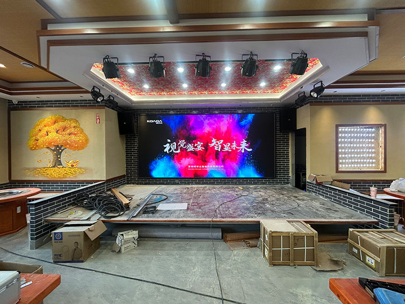 濟寧黑土風(fēng)情東北地鍋應(yīng)用柯華達P2.5室內(nèi)全彩LED顯示屏